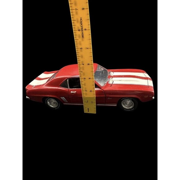 1969 Red & White Stripes Camaro Z/28 1993 ERTL American Muscle : 1/18 Diecast - Picture 13 of 14